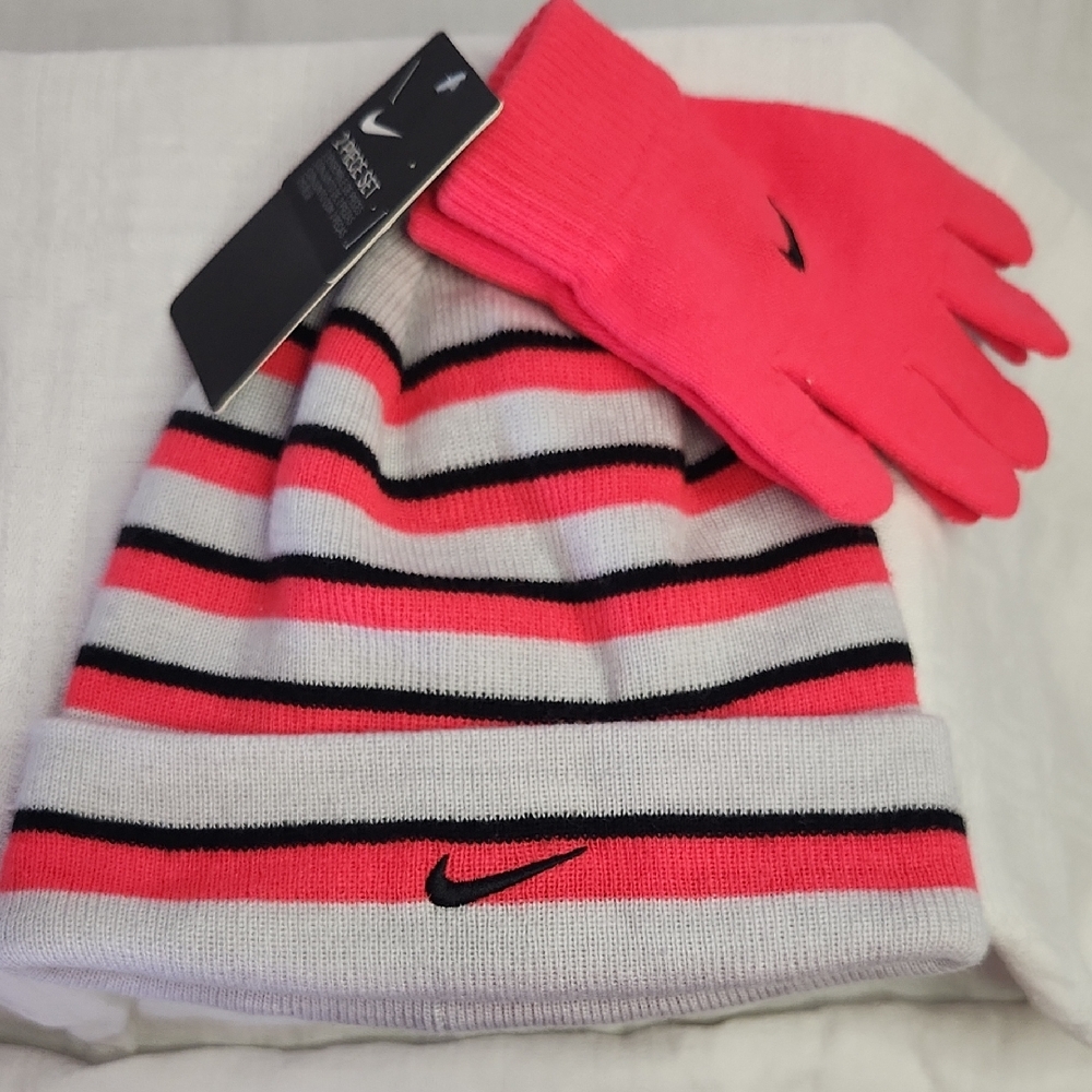 NWT Nike Youth Beanie and Gloves Set